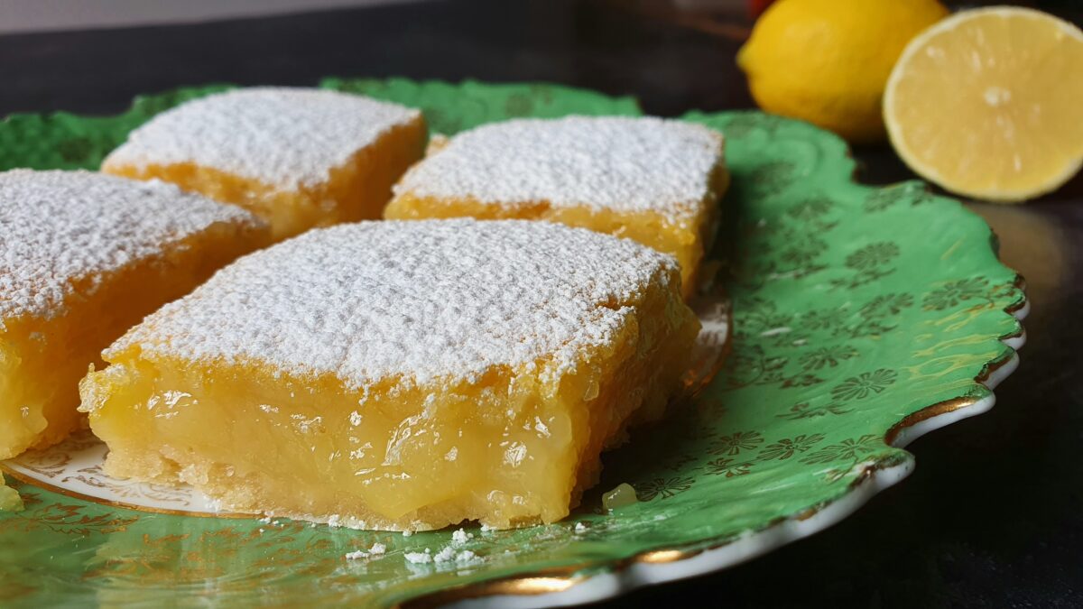 gooey-tangy-lemon-squares-recipe-london-baking-blogger